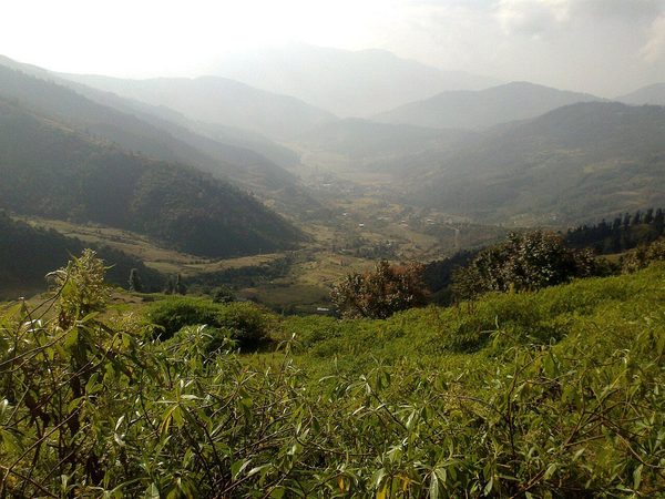 च्योर्दोङ जाने बाटोबाट देखिने जिरी उपत्यका